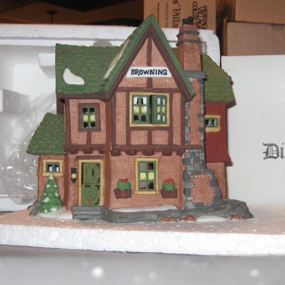 Dickens' Village Portobello Road Thatched Cottages - Set of 3 - Picture 2 of 3